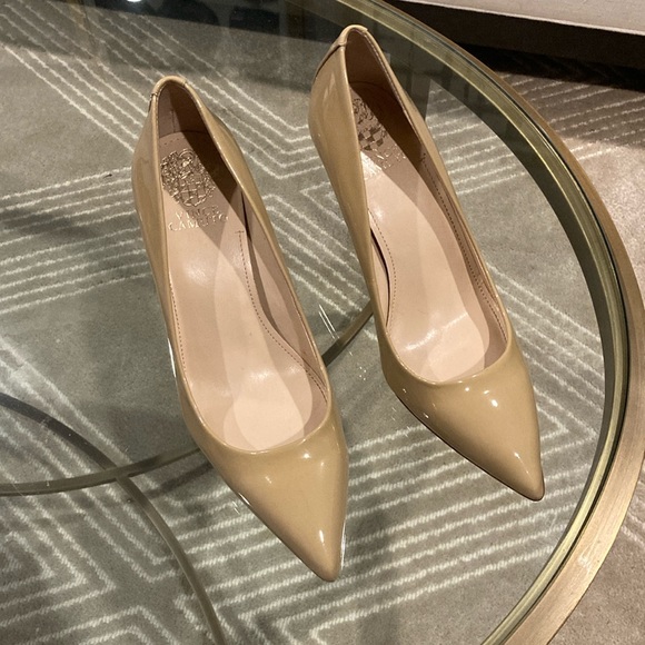 Vince Camuto 8.5 tan patent leather high heel. EUC, worn once. Beautiful shoe - Picture 1 of 7